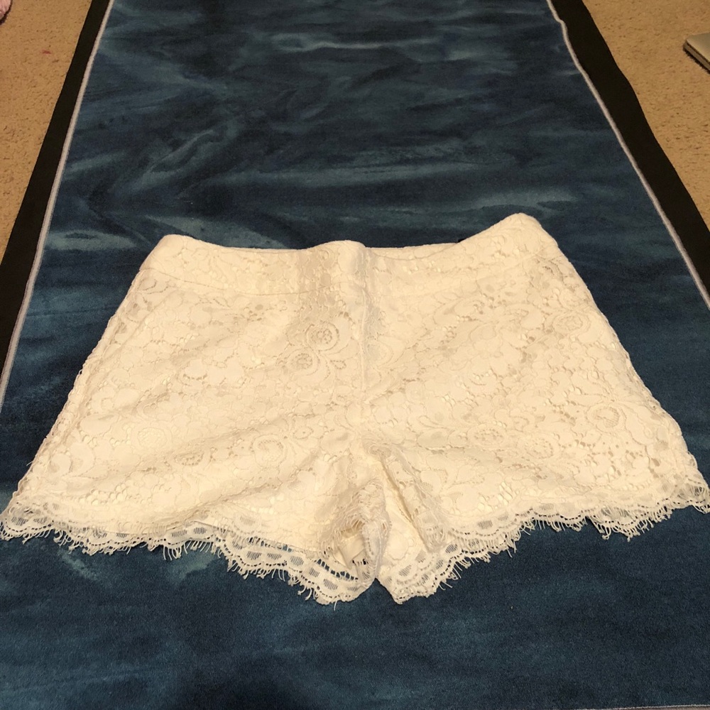 Express White Lace Short with Pockets size 6